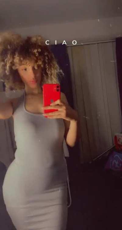 Hey ik ben de echte golldhoney voeg me op snapchat 👻hoodbabymulatto en instagram @golldhoneyy