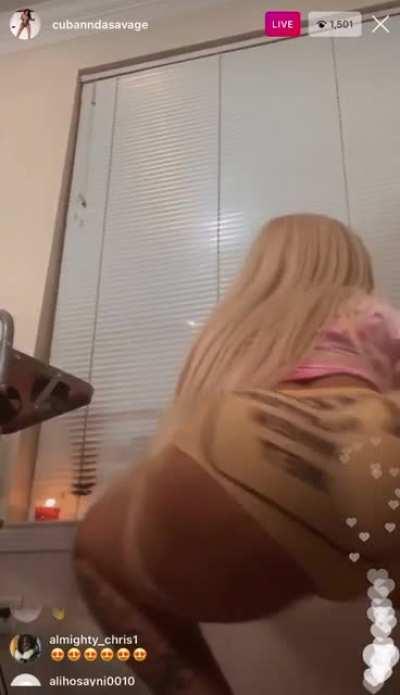 Her twerks goo crazyyy 🤤