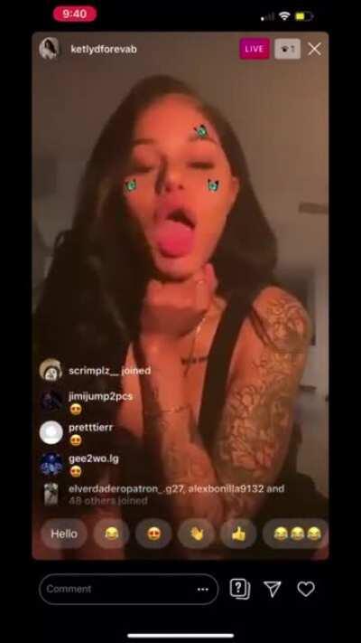 Titties out 👅💦