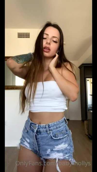 🍑🍑 slim hottie 🔥🔥 get her collection in comments today ⬇️⬇️🎁🎁