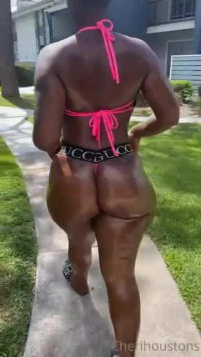 Dat Azz Walkin!