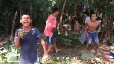 Η τάξη μου όταν μπαίνει καινούργιος καθηγητής στην τάξη και λέει να μην κάνουμε μαλακιες