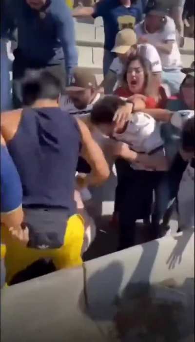 Aquí es cuando se supone que debe servir el supuesto Fan ID, verdad? De pena ajena! 