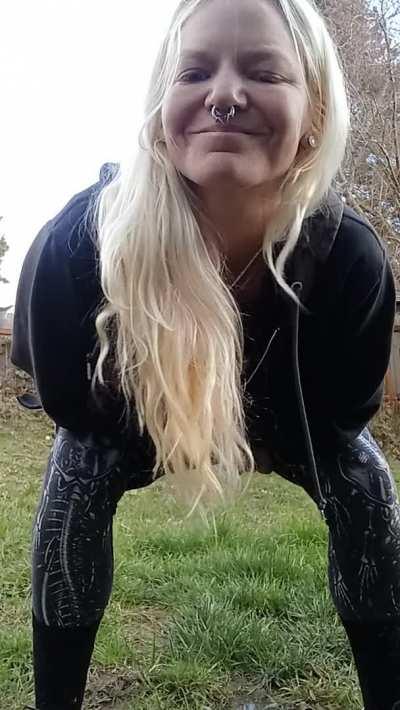 Backyard stream. Then a lil shake 😉