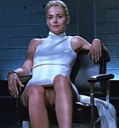 Sharon Stone flashing her pussy in Basic instinct