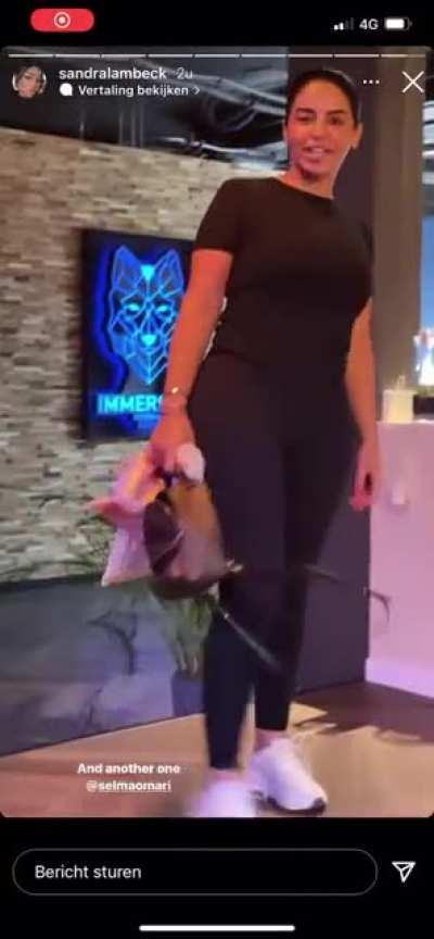 Selma net anaal genomen door niggers terwijl vriendje toe keek