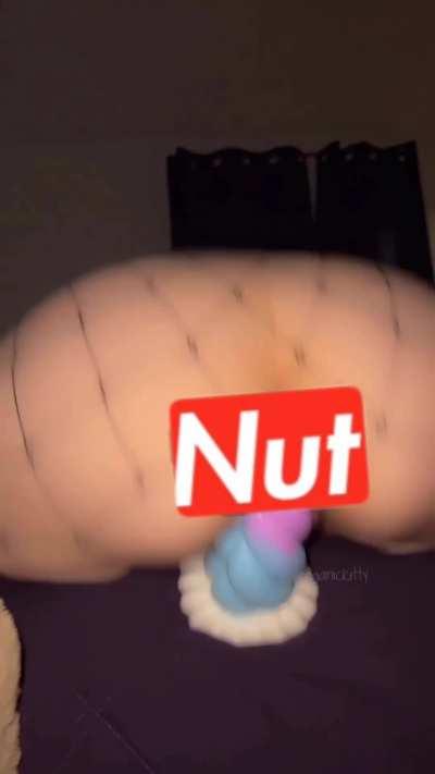 Fishnets, a fat ass, & huge dildo.. what more could you ask for? 😈 Subscribe now for this video straight to your dms! 🥵👀💝