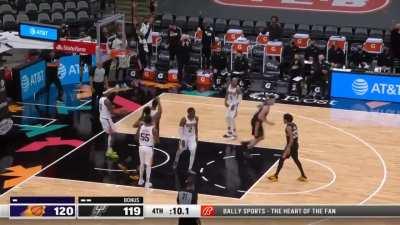 [Highlight] The Spurs take the lead off a Bates-Diop tip