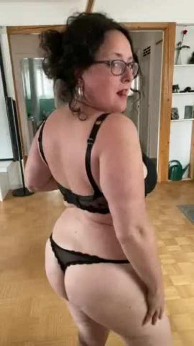 Who else is in the mood to fuck? 😛