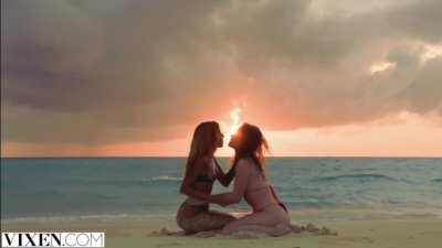 Agatha Vega Kissing Jia Lissa