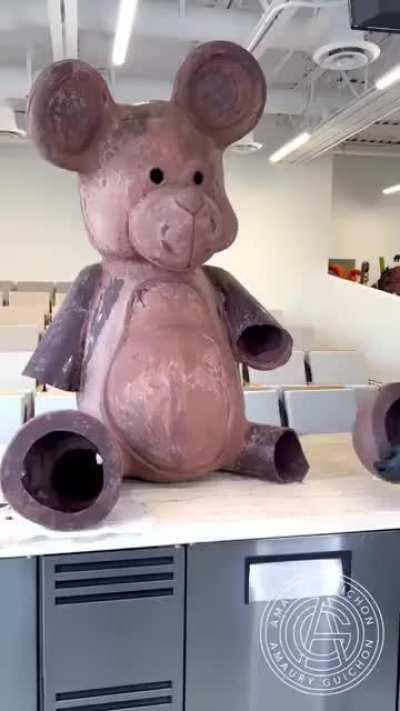 Excelente presente para aquela namorada que gosta de urso de pelúcia e chocolate.