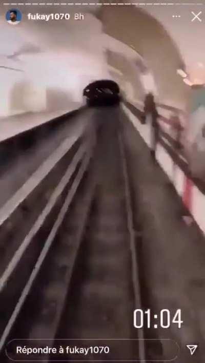 Os cara roubaram um trem igual roubam uma bicicleta perdida no parque.