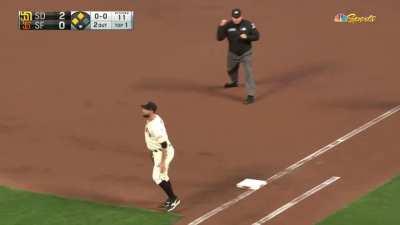 [Highlight] Brandon Crawford makes a phenomenal throw to save at least one run and end the inning