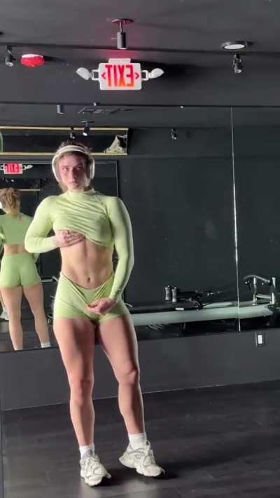 Showing off at the gym - Snapchat - February 2024