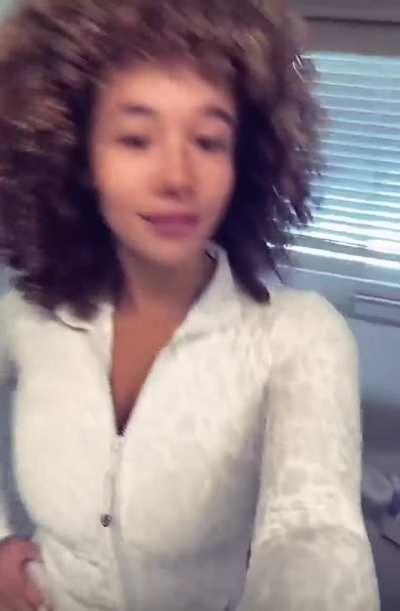 Shaking that lil thang