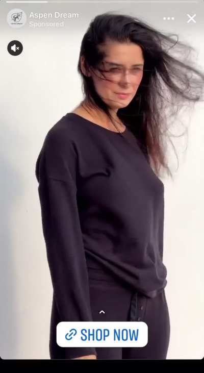 They really emphasized her feet on this ad! I like it!