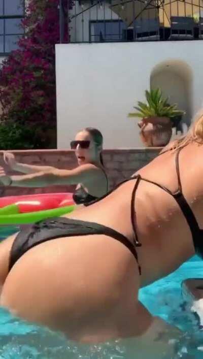 Twerking in slow motion