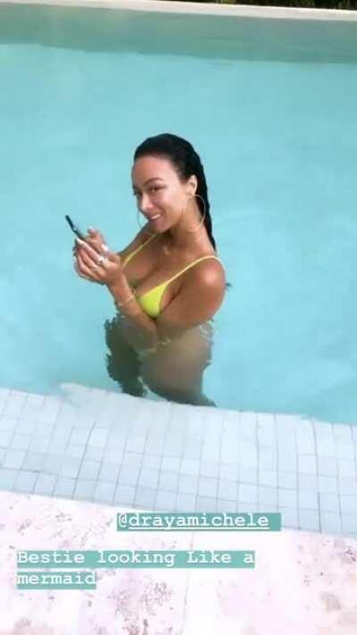 She on vacation we about to get some 🔥🔥🔥🔥