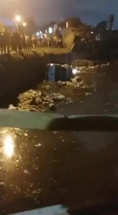 Quilmes: Delincuentes tiraron un patrullero al arroyo Las Piedras con una agente en su interior