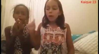 E AGR LESS NOS PEGARAM 😞 nunca pensei q diria isso mas sou evangélico 🙏Deus é amor