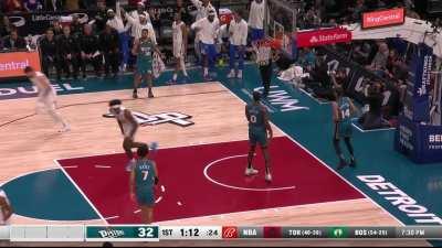 [Highlight] Joe Harris hits his 6th three of the first quarter, he is 6/7 for 18 points off the bench