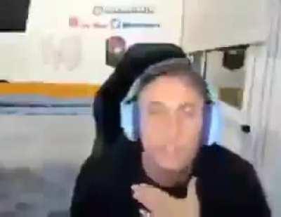 QUE GRACIOSO QUE SOS E???