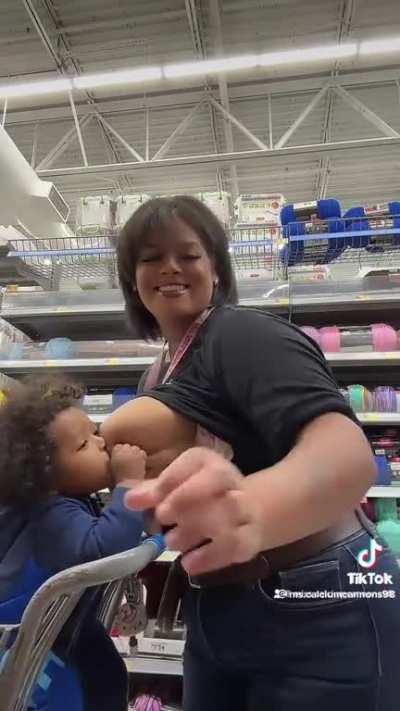 breastfeeding her child on tik tok