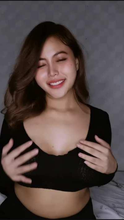 Do you like that way I jiggle? (OC) 😘