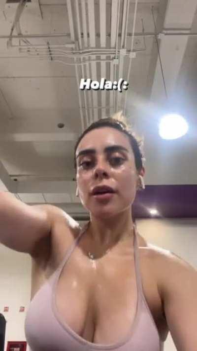 debo admitir que verla así me prende mucho