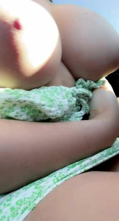 Flashing my tits in the car like a good slut 😍