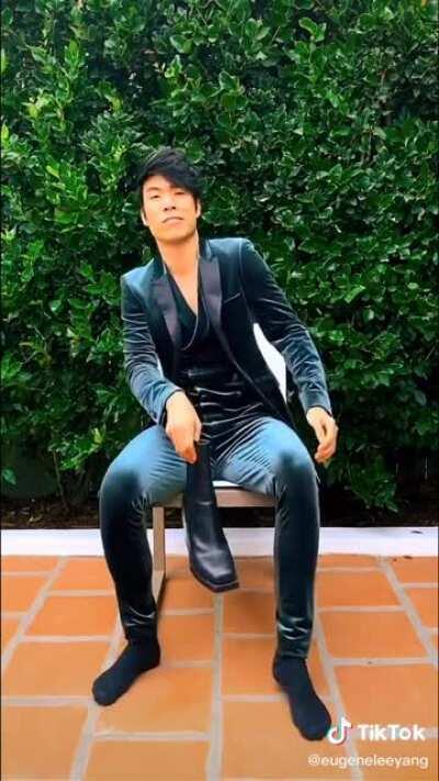 eugene from the try guys cosplayed kyoshi, i am in love with him