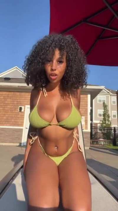 Emely Torres (@officialemelytorres)