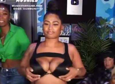 Mr. Mushies turn you into a freaky frog ð­