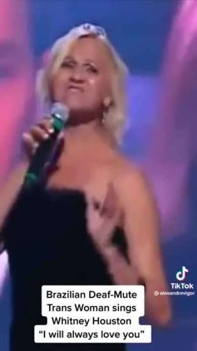 Brazilian deaf trans woman sings Whitney Houston's 