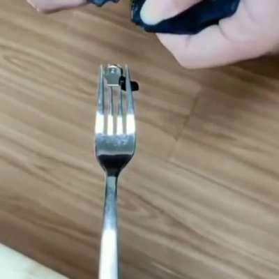 Fixing a zipper with a fork