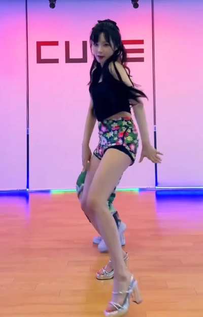 Yuqi ft. Soyeon & Hyolyn