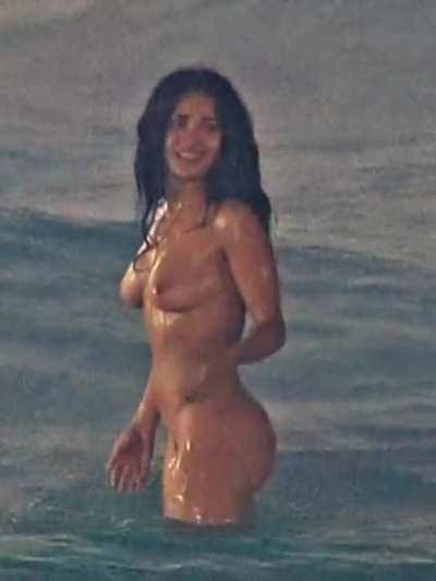 Salma Hayek, The Queen