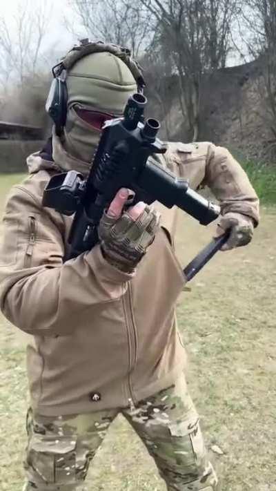 Who on God’s green earth gave this clown a gun…