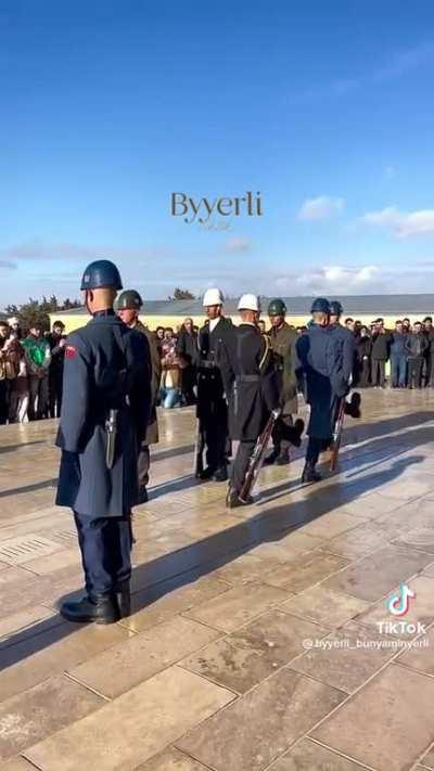 This Turkish sergeant's ridiculously hard voice