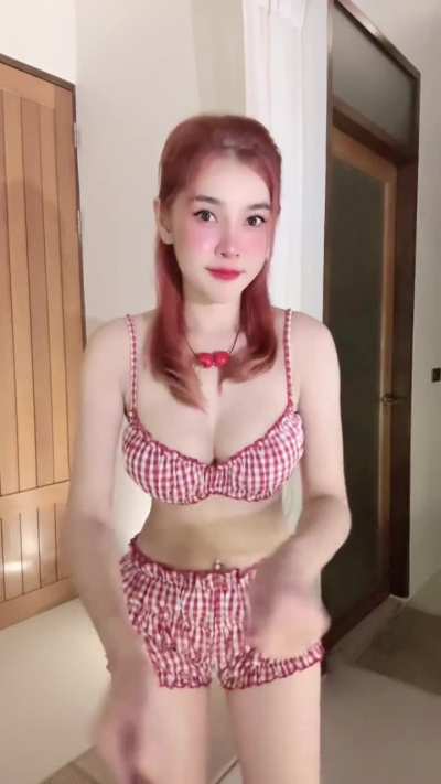 Beautiful thai girl 🧡