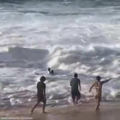 Australian Surfer Mikey Wright saves a struggling swimmer in Hawaii