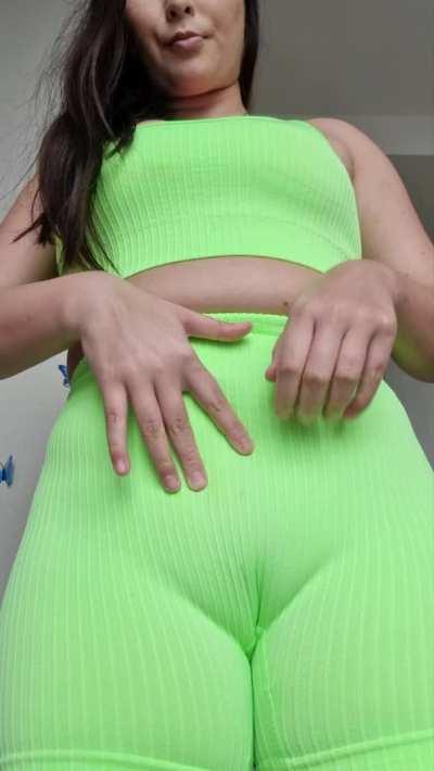 To the 12 guys that likes thick asians 😈 would u jerk off to mu nudes if i send some :)