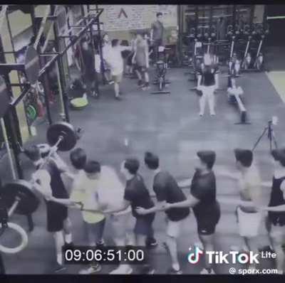 Homens fazem amigos muito fácil