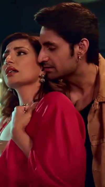 Navina Bole navel press