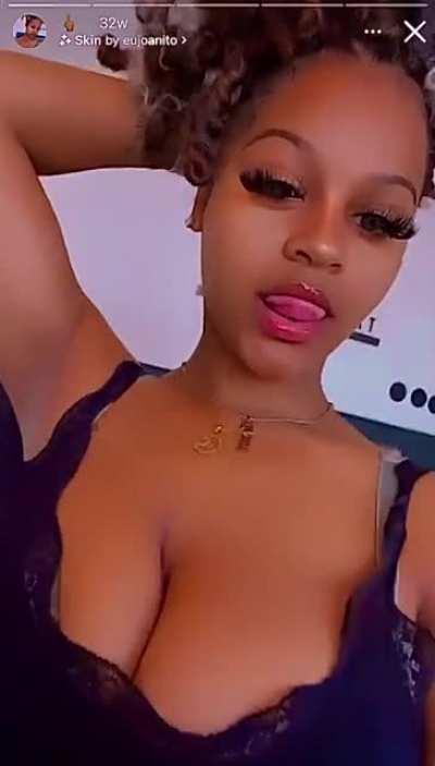 She can get it on me😍