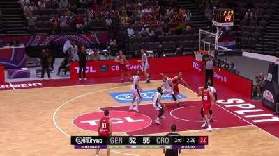 [Highlight] Bojan Bogdanovic hits the contested corner three to give him 28 points after three quarters against Germany