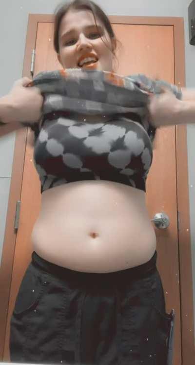 Shhh... don’t tell my boss I’m being a VERY Naughty Vet Tech 😈🐆😍