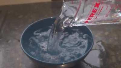 When pouring with this Pyrex jug, liquid goes everywhere, eventhough it has a spout