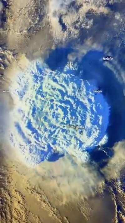 Underwater violent volcano eruption in Tonga