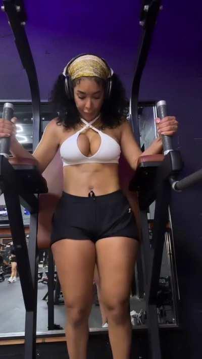 She knows what she be doing with the angles